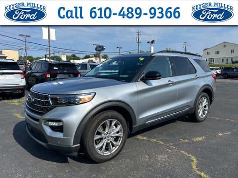 Certified 2024 Ford Explorer XLT w/ Equipment Group 202A AWD/4WD image 1