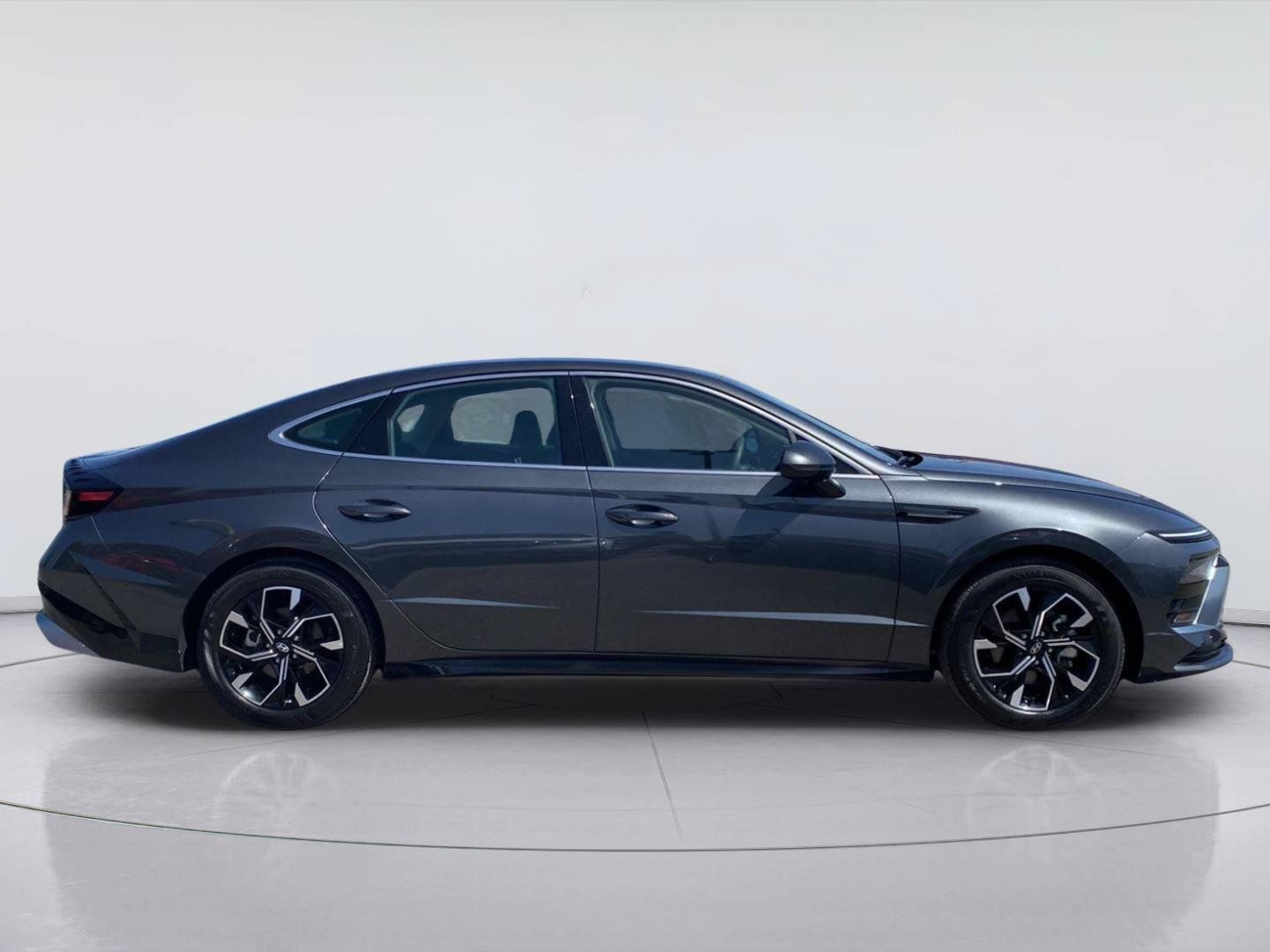 Used 2025 Hyundai Sonata SEL FWD image 6