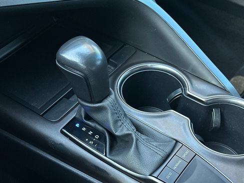 Used 2024 Toyota Camry SE FWD image 20