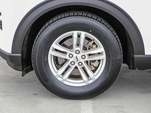 Used 2020 Ford Explorer XLT w/ Equipment Group 202A image 10