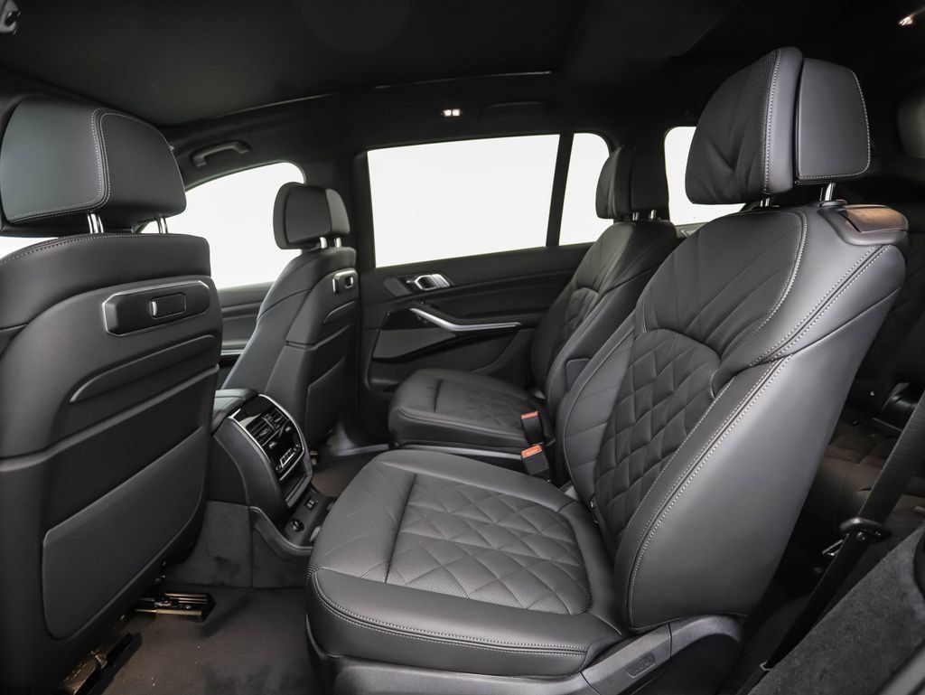 Used 2027 BMW X7 xDrive40i w/ M Sport Package AWD/4WD image 22