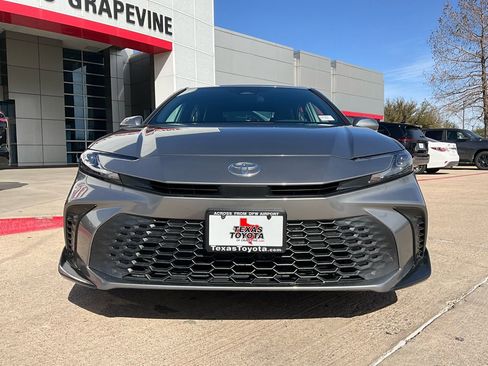 Used 2025 Toyota Camry SE image 4