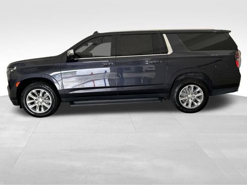 Used 2022 Chevrolet Suburban Premier image 2