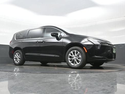 New 2027 Chrysler Pacifica Select AWD/4WD image 20