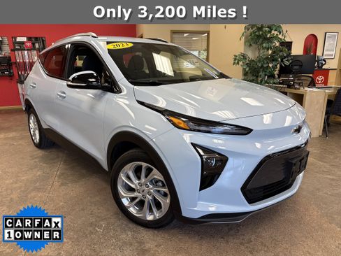 Used 2023 Chevrolet Bolt EUV LT FWD image 1