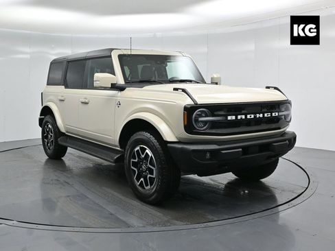 New 2025 Ford Bronco Outer Banks image 1
