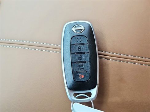 Used 2025 Nissan Pathfinder Platinum w/ Black Appearance Package image 37