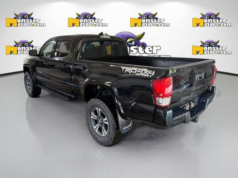 Used 2017 Toyota Tacoma TRD Sport AWD/4WD image 6