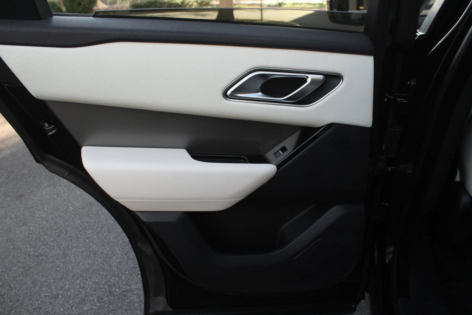 Used 2020 Land Rover Range Rover Velar S AWD/4WD image 21