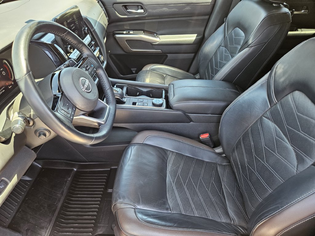 Used 2023 Nissan Pathfinder Platinum w/ Lighting Package (N92) AWD/4WD image 13
