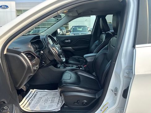Used 2019 Jeep Cherokee Latitude Plus w/ Cold Weather Group AWD/4WD image 31