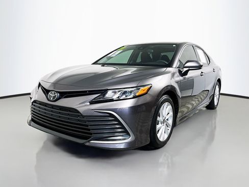 Used 2021 Toyota Camry LE FWD image 10