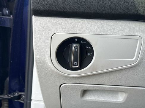 Certified 2022 Volkswagen Tiguan SE image 29