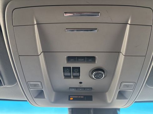 Used 2018 Chevrolet Suburban LT image 32