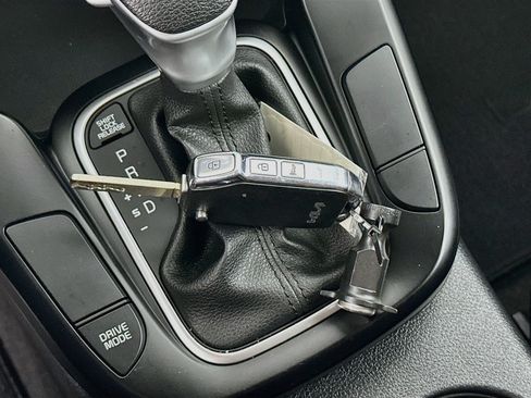 Used 2025 Kia Soul LX w/ LX Technology Package FWD image 25