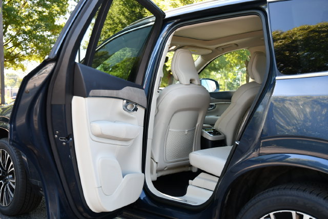 Used 2023 Volvo XC90 T8 Plus w/ Protection Package Premier AWD/4WD image 18