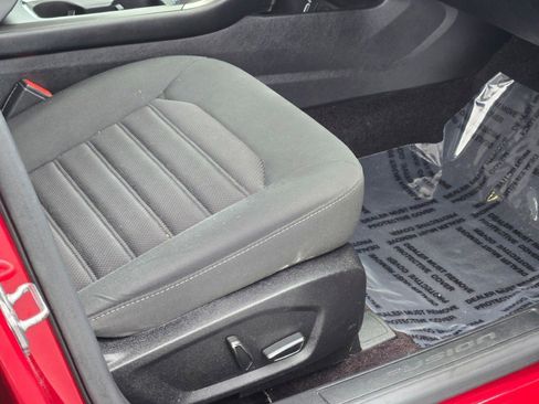 Used 2017 Ford Fusion SE w/ Fusion SE Technology Package image 6