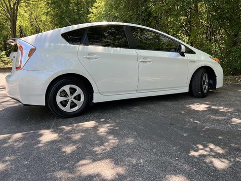 Used 2015 Toyota Prius Three w/ Solar Roof Package FWD image 9