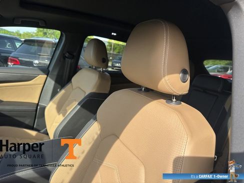 Used 2025 Volkswagen Atlas Cross Sport SE w/ Panoramic Sunroof Package FWD image 12