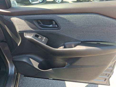 Used 2023 Nissan Rogue S AWD/4WD image 10