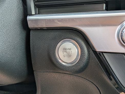 Used 2025 Kia Telluride S AWD/4WD image 32