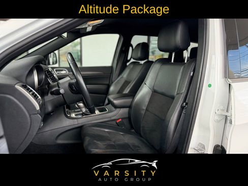 Used 2022 Jeep Grand Cherokee Laredo X AWD/4WD image 9