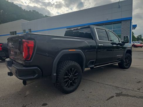 Used 2022 GMC Sierra 2500 Denali w/ Denali Black Diamond Edition AWD/4WD image 5
