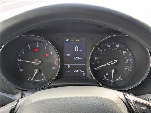 Used 2021 Toyota C-HR XLE image 9