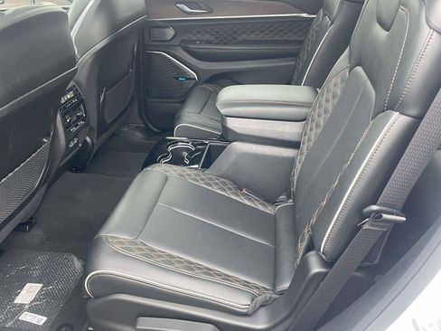Used 2025 Jeep Grand Cherokee L Summit w/ Obsidian Package AWD/4WD image 15