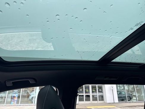 Used 2023 Volkswagen Tiguan SEL R-Line image 31