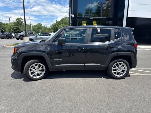 Used 2023 Jeep Renegade Latitude AWD/4WD image 2
