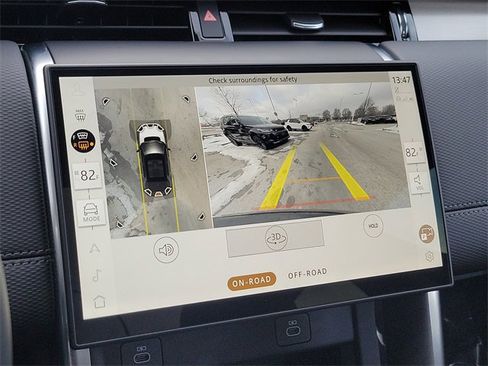 Used 2025 Land Rover Discovery Sport Dynamic SE image 31