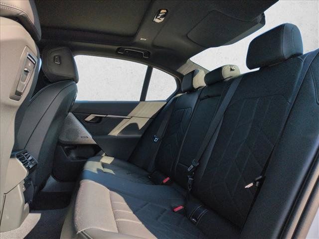 Used 2027 BMW 550e xDrive w/ Premium Package AWD/4WD image 16