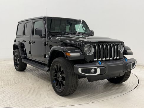 Used 2023 Jeep Wrangler Unlimited Sahara w/ Cold Weather Group AWD/4WD image 7