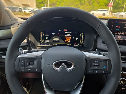 Used 2026 INFINITI QX60 Luxe w/ Family Package image 11