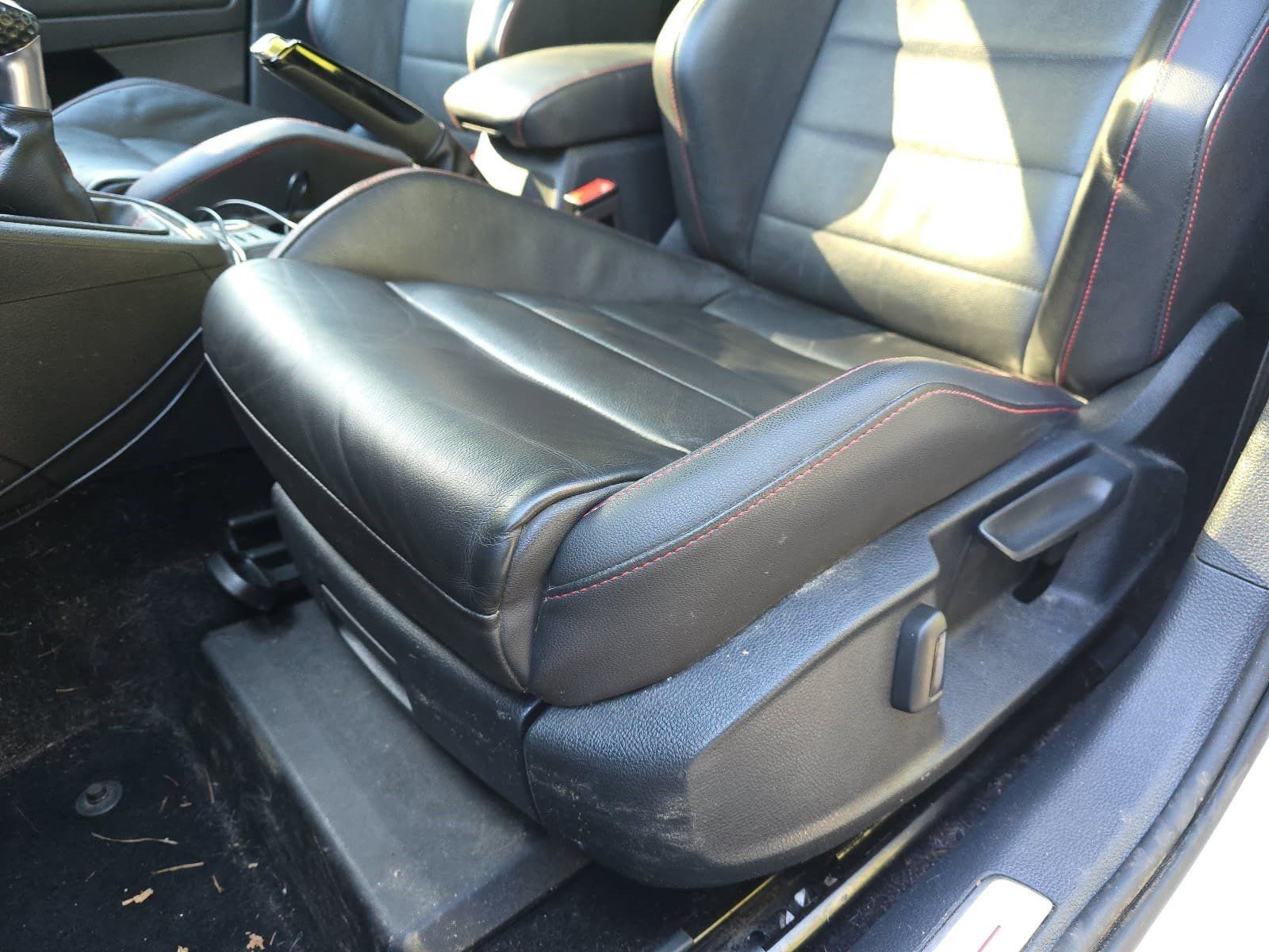 Used 2015 Volkswagen GTI SE FWD image 21