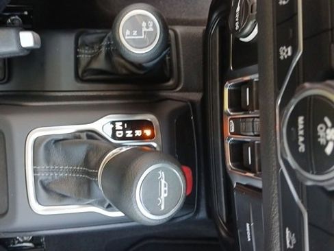 New 2025 Jeep Gladiator Sport image 32