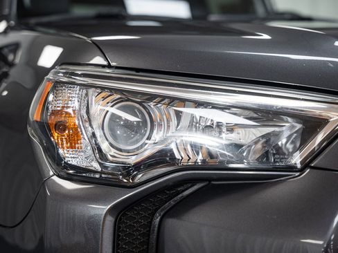 Used 2019 Toyota 4Runner SR5 Premium image 11