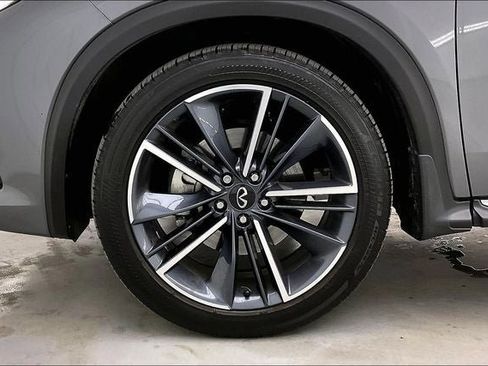 Certified 2025 INFINITI QX55 Essential image 10