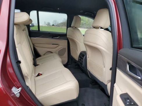 Used 2023 Jeep Grand Cherokee Limited w/ Luxury Tech Group II AWD/4WD image 22
