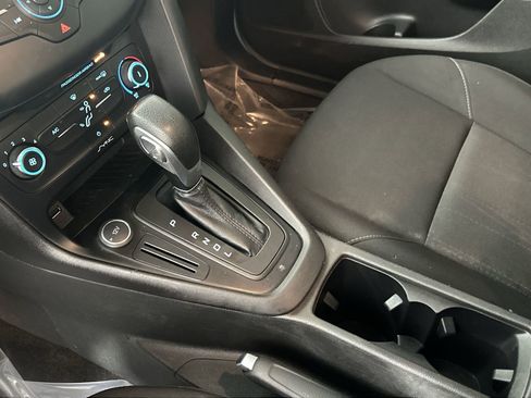 Used 2018 Ford Focus SE FWD image 21