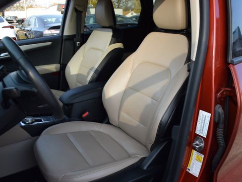 Used 2020 Ford Escape SEL image 10