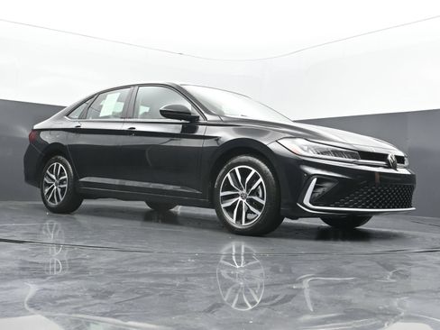Used 2026 Volkswagen Jetta SE FWD image 40