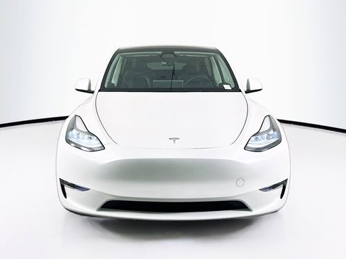 Used 2024 Tesla Model Y Long Range AWD/4WD image 2