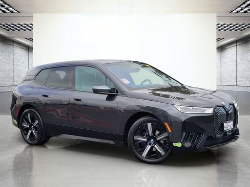 Certified 2024 BMW iX xDrive50 w/ Premium Package AWD/4WD image 2