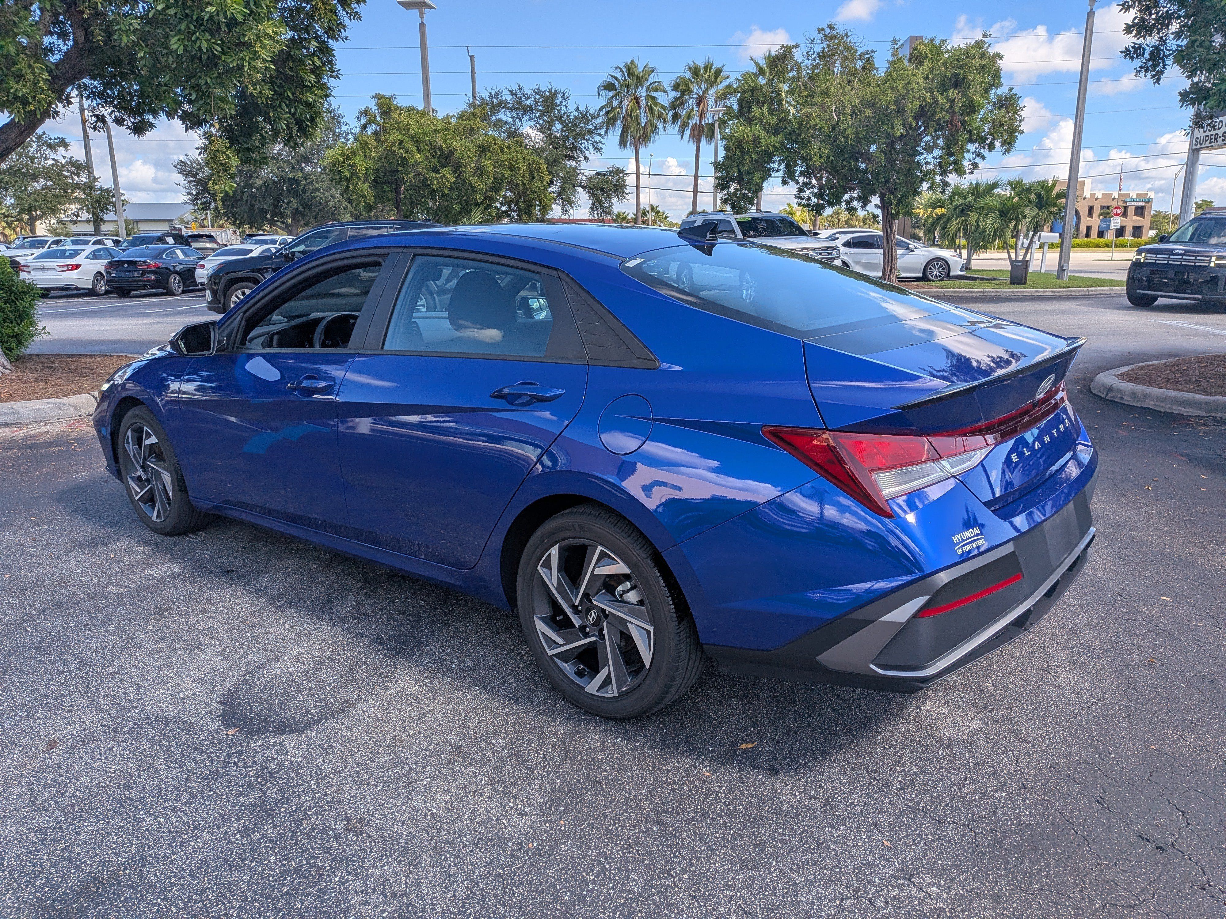 Used 2025 Hyundai Elantra Sport FWD image 6