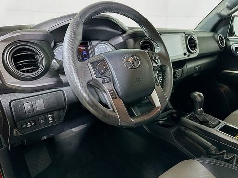 Used 2020 Toyota Tacoma TRD Sport w/ Technology Package AWD/4WD image 9