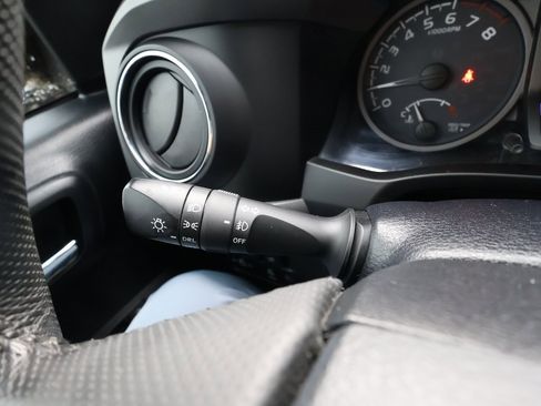 Used 2019 Toyota Tacoma TRD Sport w/ Technology Package image 17