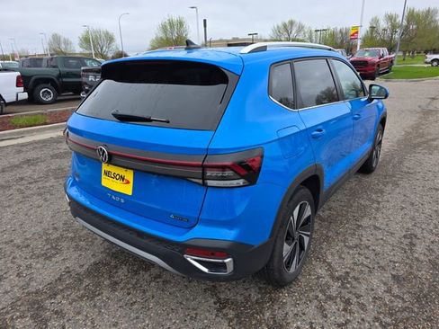 Used 2025 Volkswagen Taos SE AWD/4WD image 8