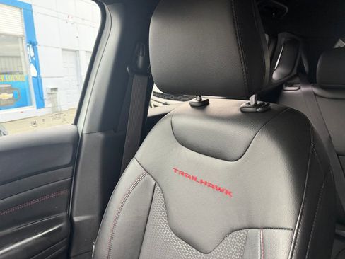 Used 2025 Jeep Compass Trailhawk AWD/4WD image 20